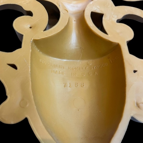 Vintage Syroco Mid Century Hollywood Regency Gold Flowers Vase Wall Hanging - Picture 5 of 5